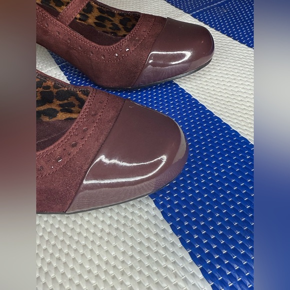 🎉✨ CLARKS WOMEN’S SAPPHIRE VASE BURGUNDY SUEDE MARY JANE PUMPS HEELS SIZE 7.5 - Picture 4 of 16